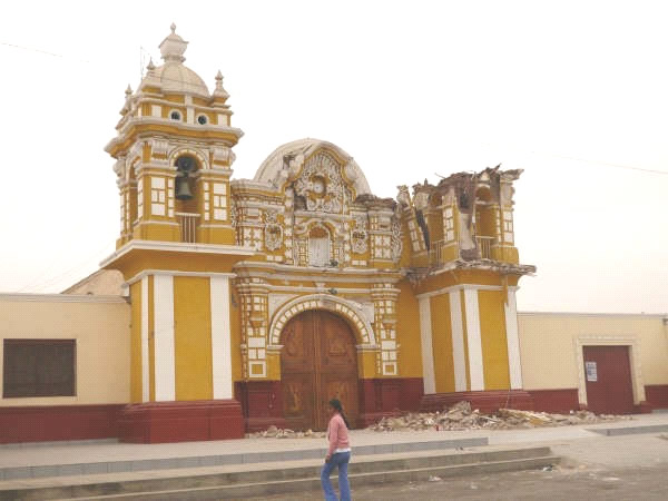 Iglesia de El Carmen - Chincha derruida por el terremoto